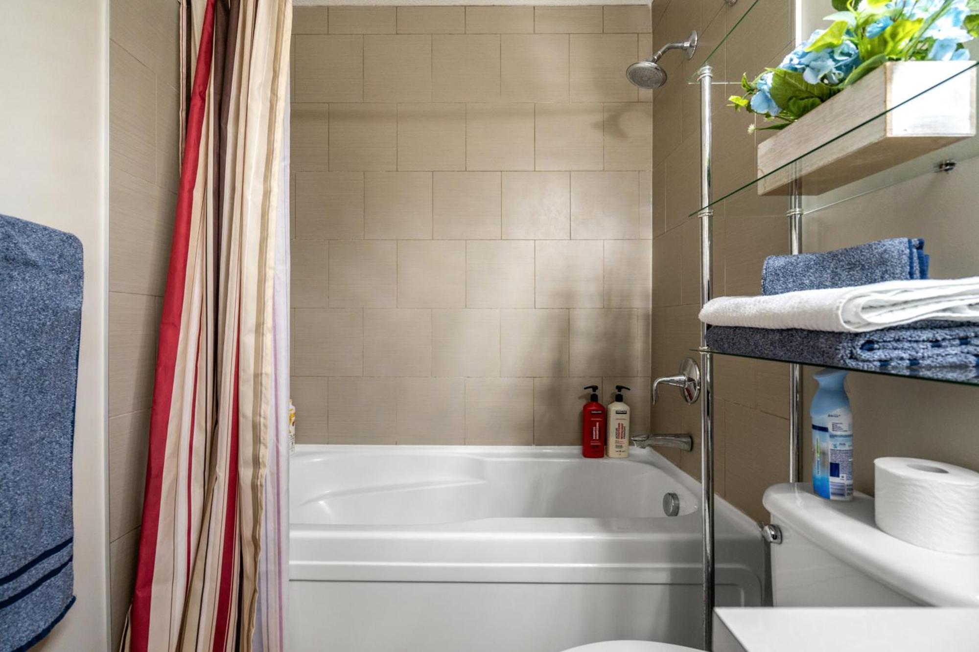 YYC City Centre Retreat - 1Br Condo With Desk מראה חיצוני תמונה