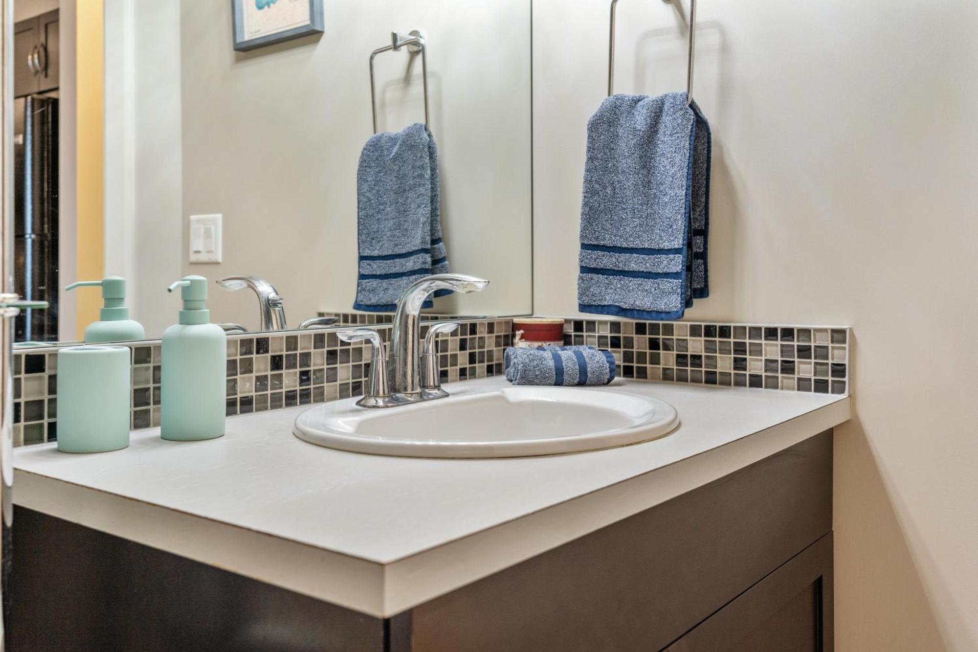 YYC City Centre Retreat - 1Br Condo With Desk מראה חיצוני תמונה